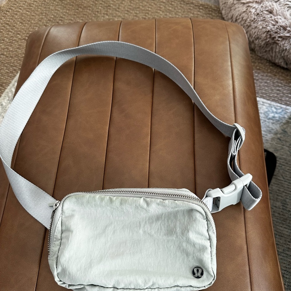 Lululemon Belt bag grey